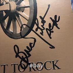 AC/DC a signé le vinyle de 'For Those About To Rock'. Authentifié par Beckett. Regardez.