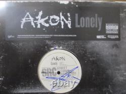AKON vinyle authentique signé 12 pouces single. LONELY