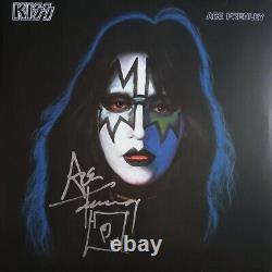 Ace Frehley a signé l'album vinyle de Kiss 'The Spaceman'