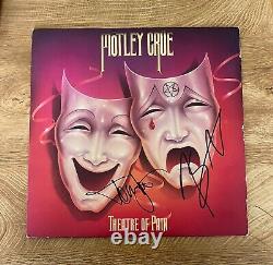 Album vinyle signé MOTLEY CRUE THEATRE OF PAIN NIKKI SIXX & TOMMY LEE