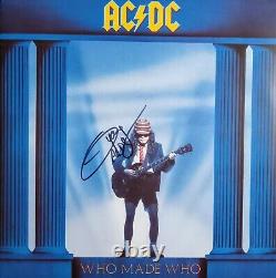 Angus Young a signé un album vinyle AC/DC 'Who Made Who'