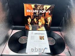 Autographe signé par le groupe Bon Jovi - Album vinyle 2LP 'These Days' avec certificat d'authenticité Beckett (LOA)