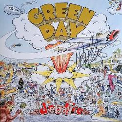 Billie Joe Armstrong a signé l'album vinyle Green Day Dookie.