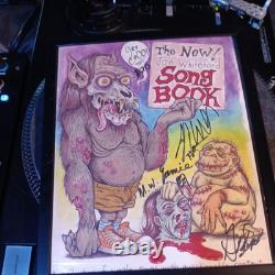 Collection de Vinyles LP de Harley Poe. Livre de Chansons Signé. Pack d'Autocollants.