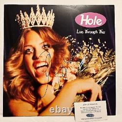 Courtney Love a signé l'album vinyle de Hole Live Through This. Authentique
