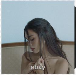 Couverture de disque vinyle en forme de médaillon signée par Madison Beer, nouvelle confirmation Couverture de disque vinyle en forme de médaillon signée par Madison Beer, nouvelle confirmation