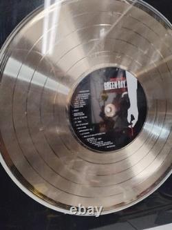DISQUE D'OR VINYLE SIGNÉ AUTOGRAPHE PAR LE GROUPE GREEN DAY AMERICAN IDIOT RARE