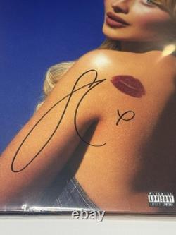 DISQUE VINYLE DÉLUXE SHORT N' SWEET SIGNÉ PAR SABRINA CARPENTER - LP AUTOGRAPHIÉ