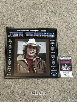 Disque vinyle dédicacé de Luke Combs en hommage à John Anderson JSA Rare