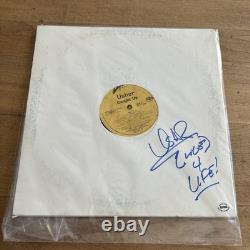 Disque vinyle signé 'Caught Up' d'Usher avec inscription et certificat d'authenticité