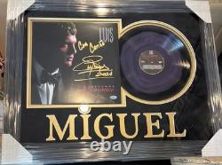 Disque vinyle signé par le chanteur Luis Miguel avec cadre personnalisé, authentifié PSA/DNA<br/> 