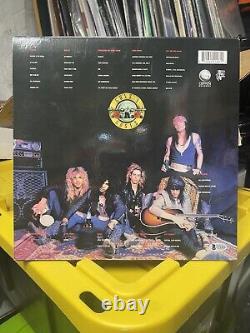 Duff McKagan a signé un vinyle LP autographié de Guns N Roses avec le certificat d'authenticité de Beckett