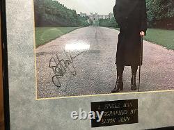 Elton John Autographié Un Seul Homme Album Signé Encadré Avec Picture Vinyl Dis