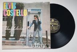 Elvis Costello - Véritablement signé - Disque vinyle 'Taking Liberties' - JSA COA Autographié