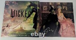 En main ! Wicked La bande originale LP Vinyle Signé ARIANA GRANDE & CYNTHIA ERIVO US