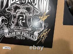Halestorm a signé un disque vinyle LP autographié de Lzzy Hale en direct à Philly