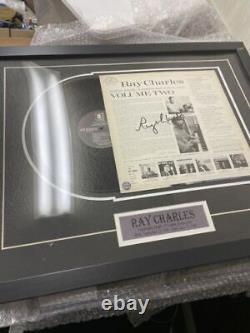 Image encadrée autographiée de Ray Charles avec un disque vinyle - Repaire d'homme