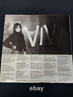 Joan Jett a signé l'album vinyle autographié 'Bad Reputation' de BLACKHEART RECORD.