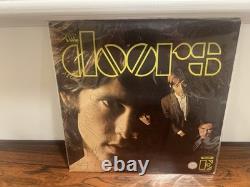 L'album Début des Doors signé par les 4 : Morrison, Manzarek, Krieger, Densmore