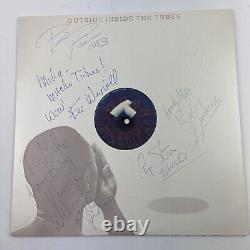 Le groupe The Tubes a signé l'album vinyle LP autographié 'Fully Signed' de l'extérieur
