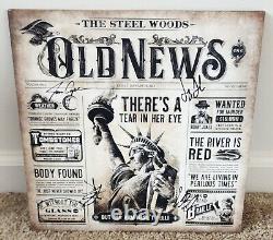 Le vinyle autographié 'Old News' de The Steel Woods en parfait état, signé par Jason Cope.
