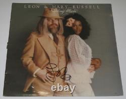 Leon Russell a signé l’album vinyle de mariage LEON & MARY RUSSELL LP avec certificat d’authenticité JSA