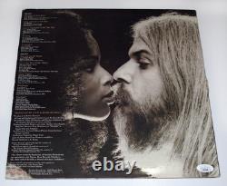 Leon Russell a signé l’album vinyle de mariage LEON & MARY RUSSELL LP avec certificat d’authenticité JSA