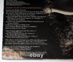 Leon Russell a signé l’album vinyle de mariage LEON & MARY RUSSELL LP avec certificat d’authenticité JSA