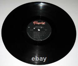 Leon Russell a signé l’album vinyle de mariage LEON & MARY RUSSELL LP avec certificat d’authenticité JSA