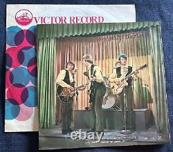Les Monkees Signé par tous (4) Thème des Monkees 45 Disque Vinyle Couverture