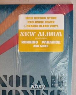 Les visions de Norah Jones' signées Vinyle orange Rough Trade exclusif en main