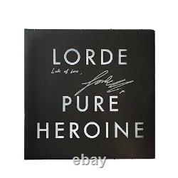 Lorde A SIGNÉ l'album vinyle Pure Heroine AUTOGRAHÉ AVEC PREUVE.