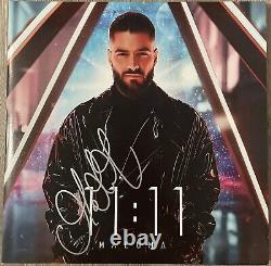 Maluma a signé l'album vinyle LP 1111 avec Beckett Coa