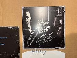 Mark Tremonti et Slash ont signé un vinyle autographié de l'EP 7 'Speak Softly Love'