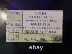 Mötley Crüe Shout at the Devil LP 1983 dédicacé par 4. + pochette signée par Sixx et billet