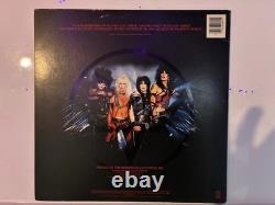 Mötley Crüe Shout at the Devil LP 1983 dédicacé par 4. + pochette signée par Sixx et billet