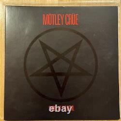 Motley Crue - Vinyle d'album signé 'Shout At the Devil' par Mick Mars