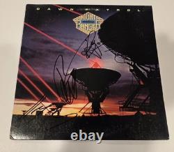 NIGHT RANGER disque vinyle LP DAWN PATROL signé et autographed BECKETT LOA BAS