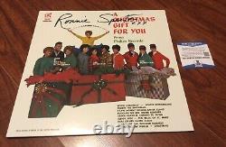 Ronnie Spector a signé le cadeau de Noël pour vous Lp Vinyle The Ronettes Beckett Bas