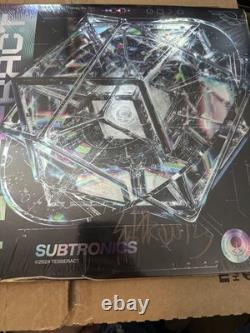 VINYLE DOUBLE GATEFOLD NOIR FUMÉ SIGNÉ SUBTRONICS TESSERACT EN MAIN