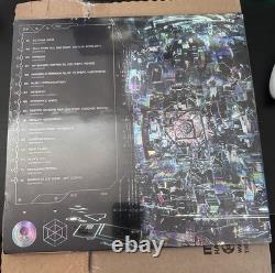 VINYLE DOUBLE GATEFOLD NOIR FUMÉ SIGNÉ SUBTRONICS TESSERACT EN MAIN