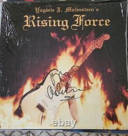 Yngwie Malmsteen a signé l'album vinyle Rising Force