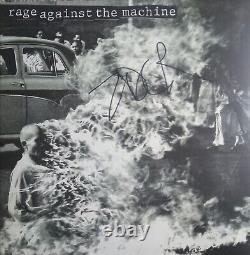 Zack De La Rocha a signé un album vinyle de Rage Against The Machine